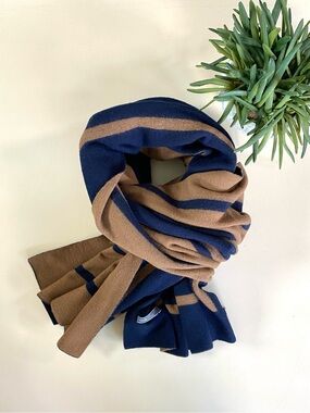 VINCE - Large Reversible Striped Colorblock Navy & Camel Knit Scarf Wrap